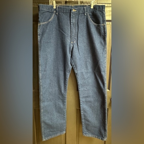 Wrangler Other - Wrangler Jeans Straight Leg Dark Wash Relaxed Fit Slight Stretch Men’s Sz 40x32